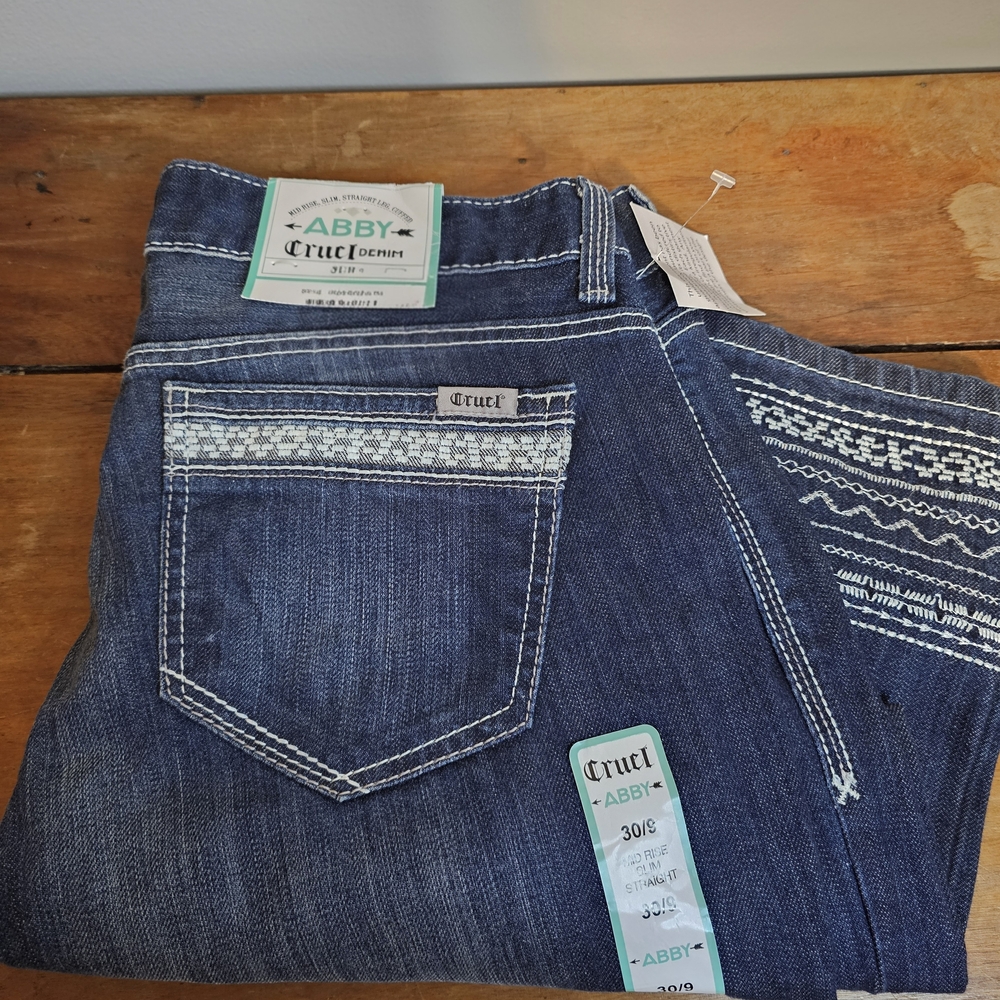 NWT Cruel Denim "Abby" Jeans Mid Rise Slim Straight Embroidered Cuff Size 9 (30) - Picture 8 of 8